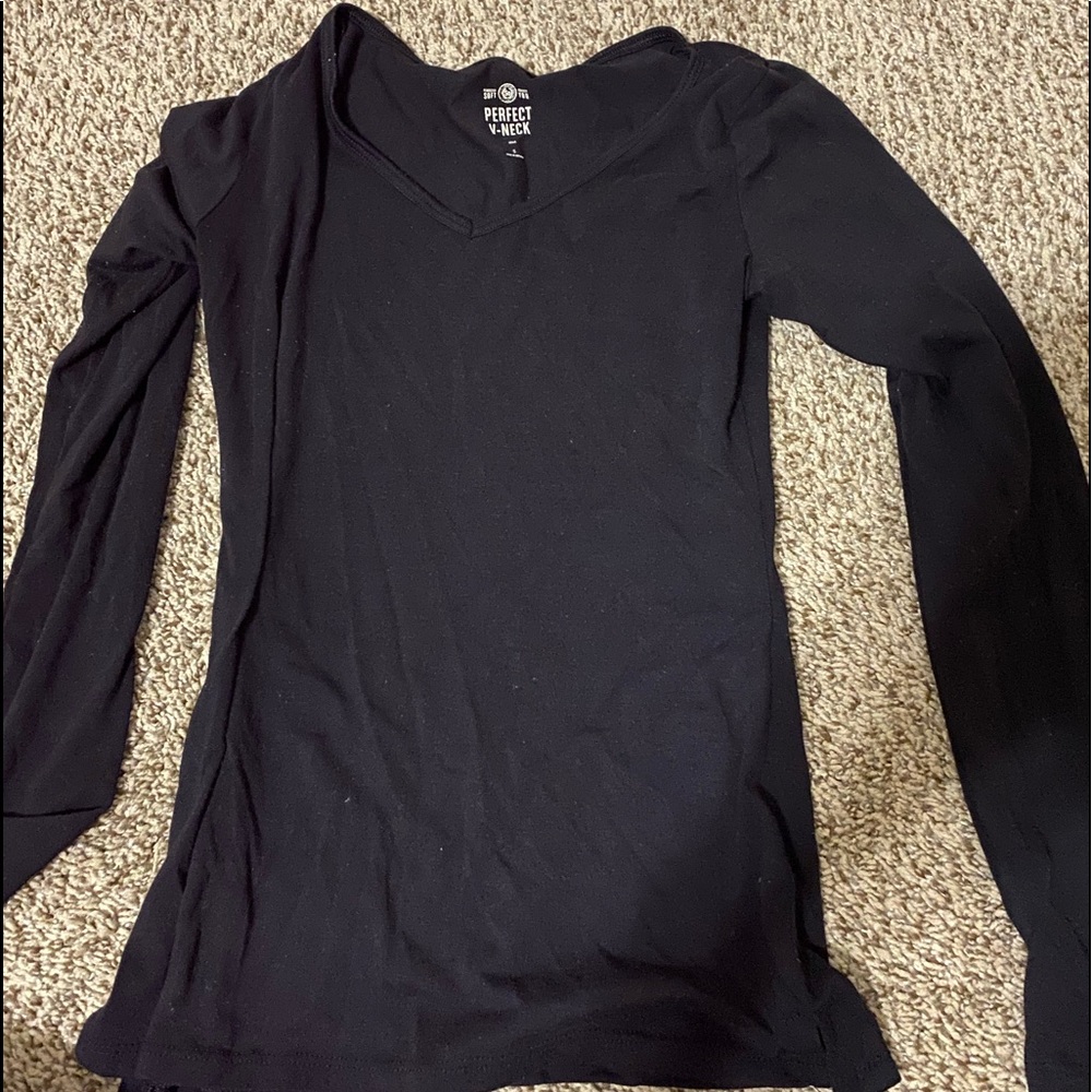 Black vneck longsleeve